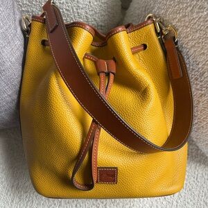 NEW Dooney & Bourke Mustard Yellow leather bucket Shoulder Bag
